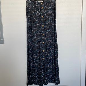 High waisted maxi skirt with brown buttons